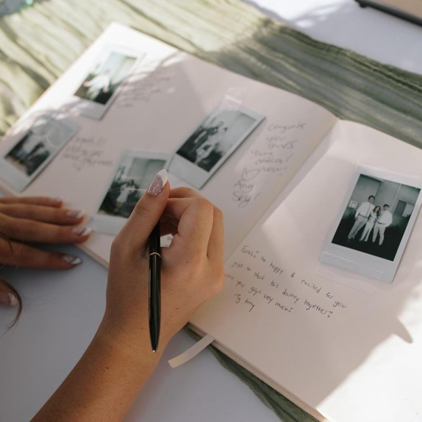 Mr&MrsGifts Elegant Wedding Guest Book Wedding Reception Hard Cover Guest Sign in Book for Wedding, Bridal and Baby Shower(Flower)